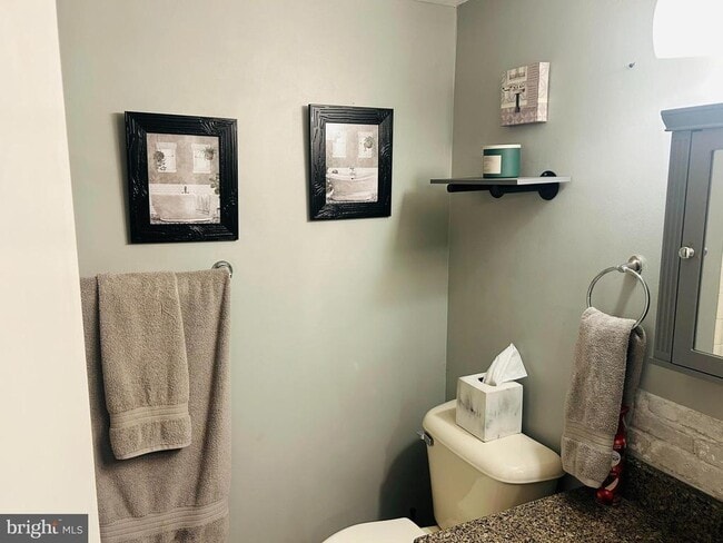 Building Photo - 60104 Delaire Landing Rd