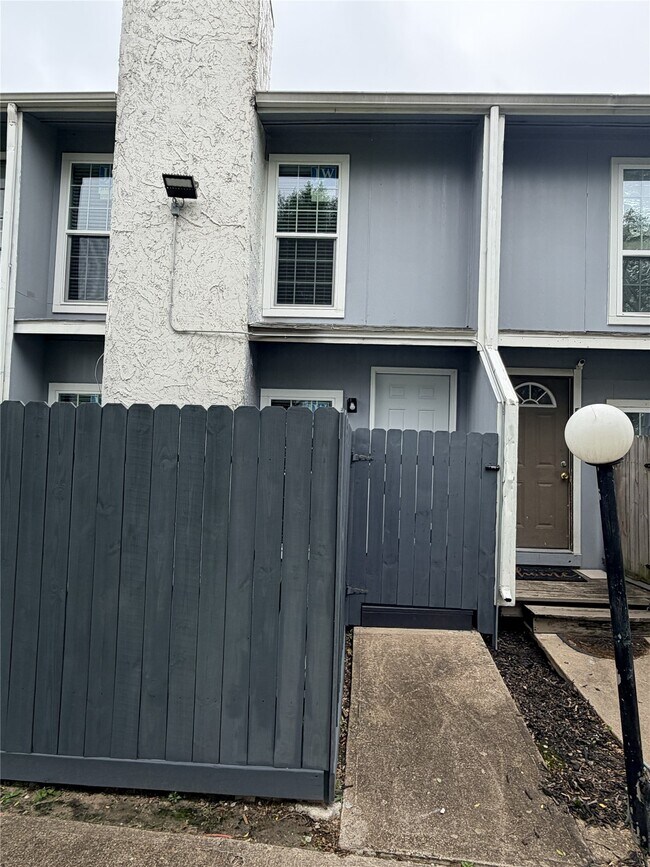 Building Photo - 9550 Deering Dr