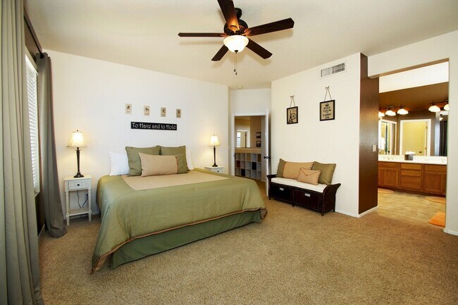 Building Photo - 4 Bedroom Furnished Gilbert Home