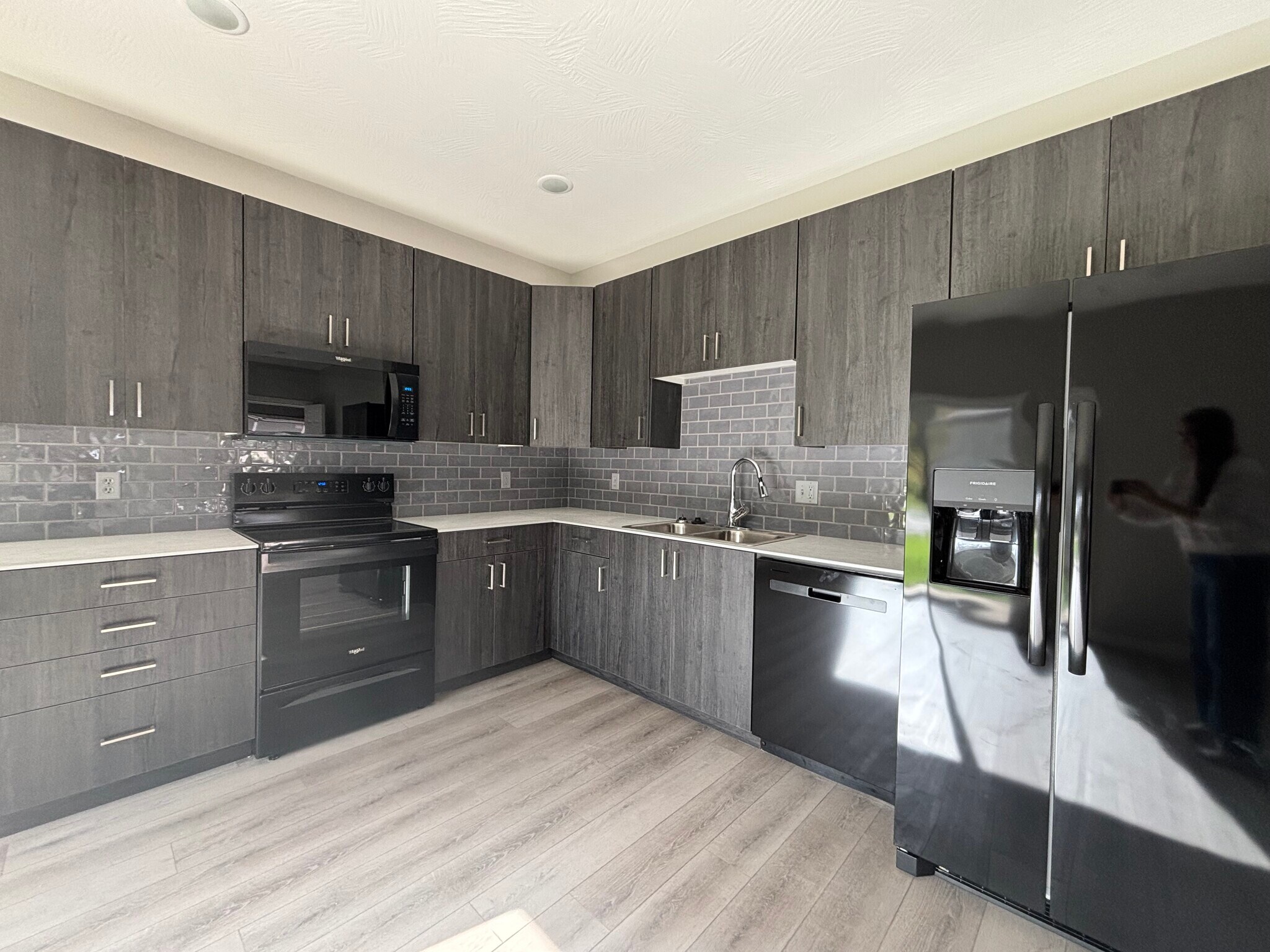 Building Photo - 4940 W Minota St