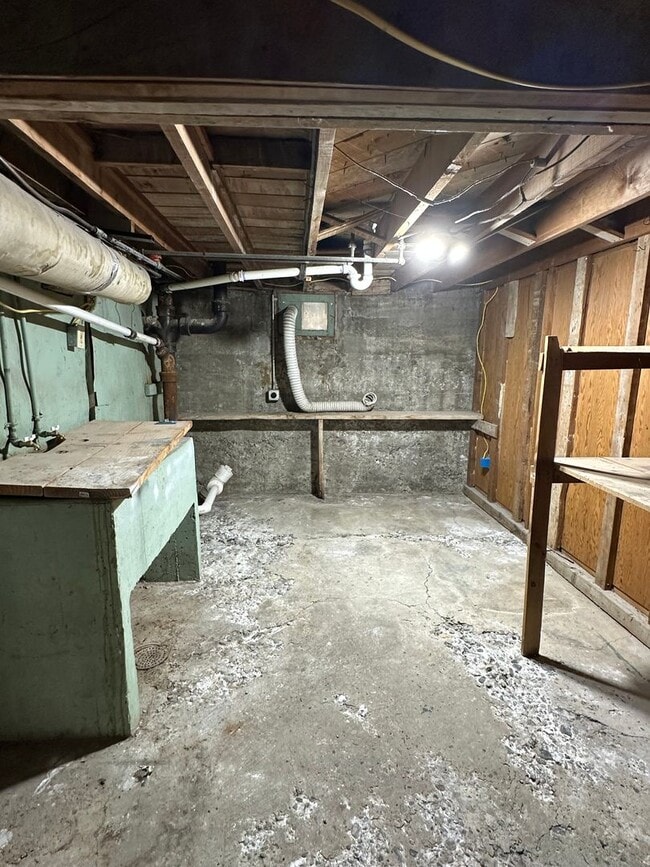 Building Photo - 1312/1316 Duplex