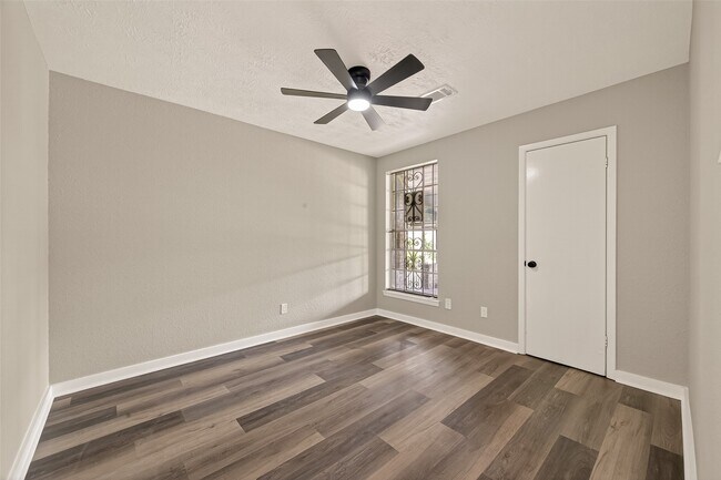 Building Photo - 3703 Tiffany Dr