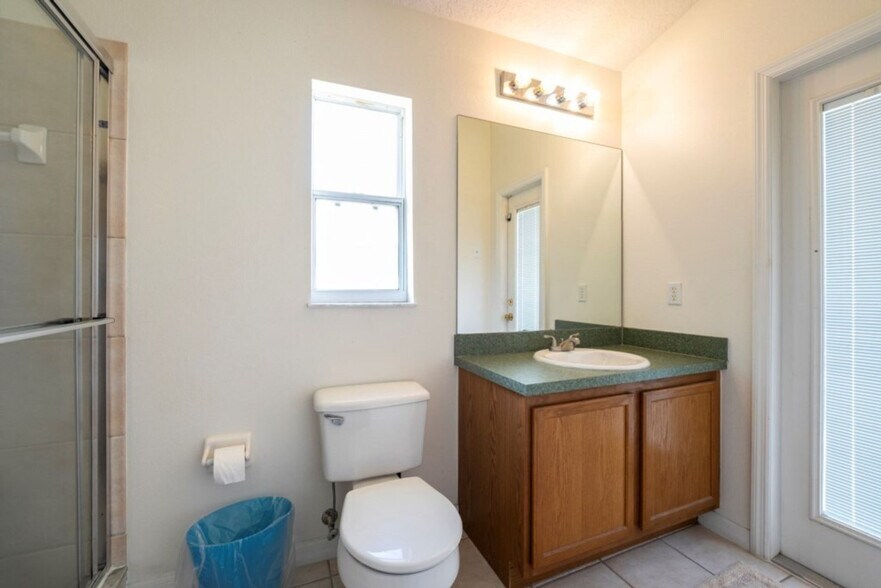 Building Photo - 447 High Point Dr