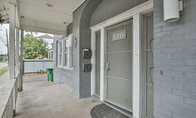 Building Photo - 316 Eastwood St
