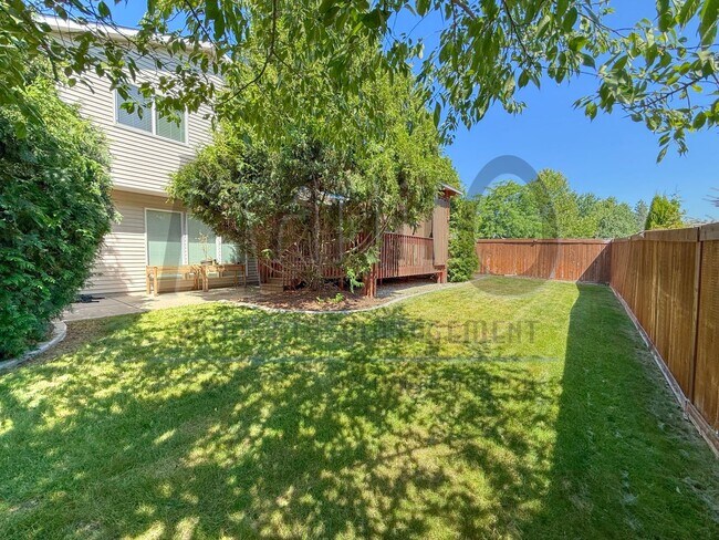 Building Photo - Spacious Eagle Ridge Home