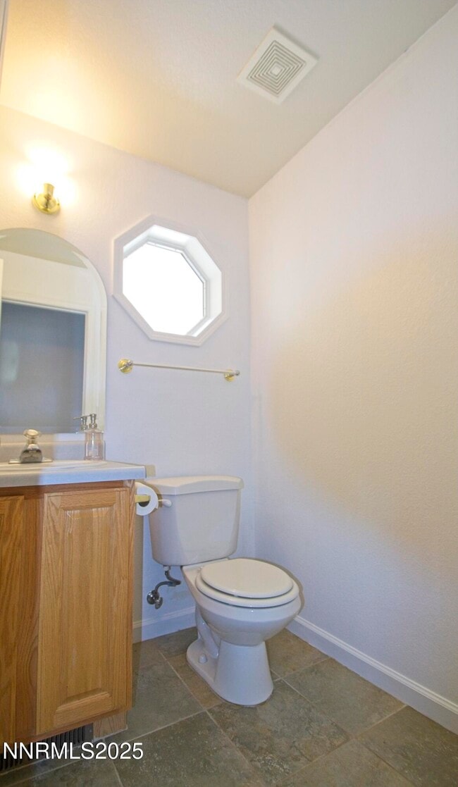 Building Photo - 1905 Lakeshore Dr