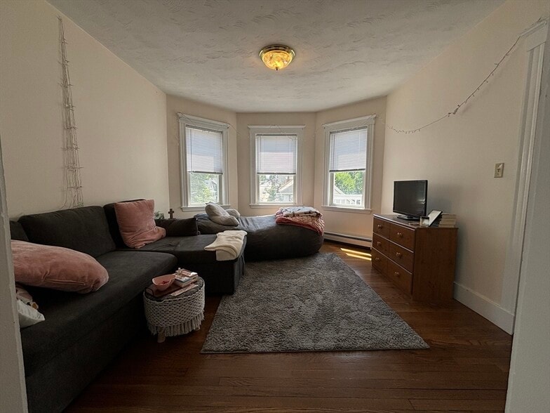 Building Photo - 109 Birch St