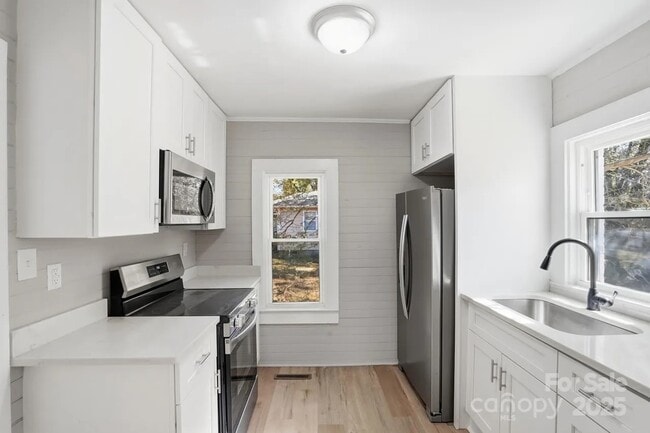 Building Photo - 9030 Reid St