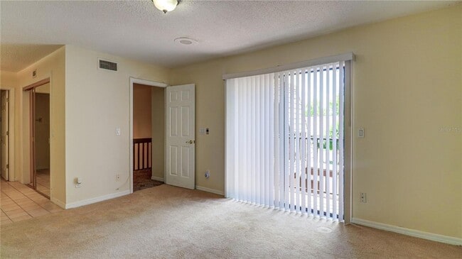 Building Photo - 15206 W Pond Woods Dr