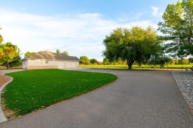 Building Photo - 2630 New Orchard Ct