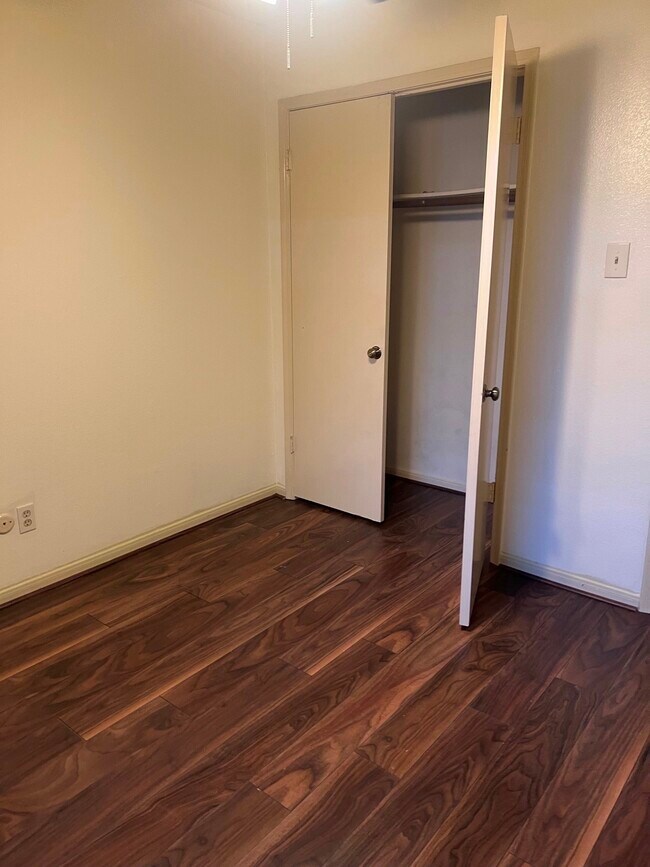 Building Photo - 12400 Brookglade Cir