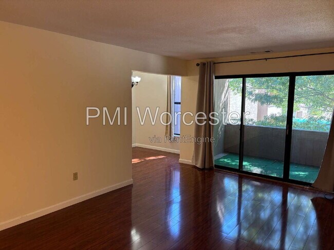 Building Photo - 66 Shrewsbury Green Dr