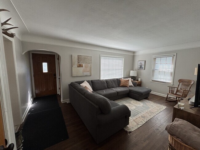 Building Photo - 3132 Edgewood Ave S