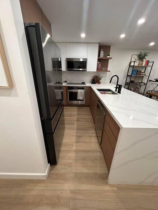 Building Photo - 5838 Collins Ave