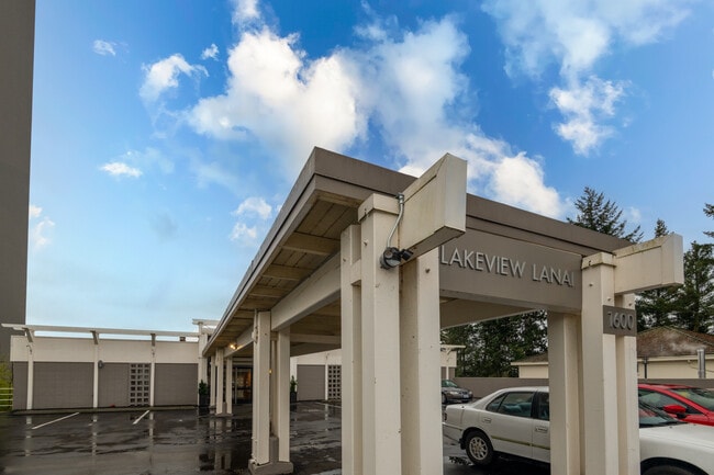 Building Photo - 1600 43rd Ave E