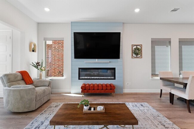 Building Photo - 7309 Sunset Blvd