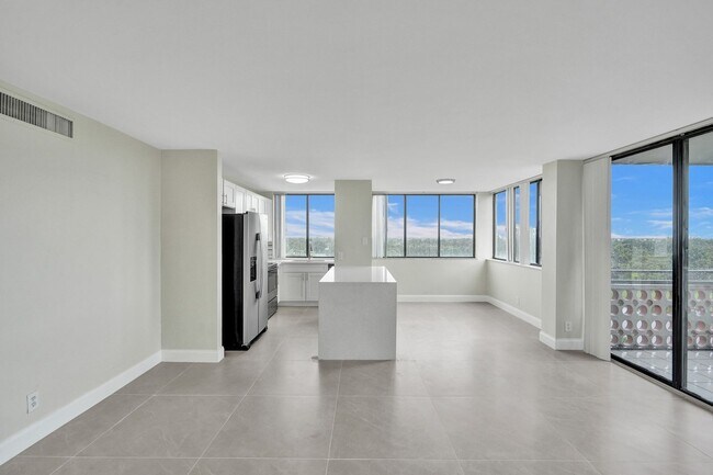 Building Photo - 4810