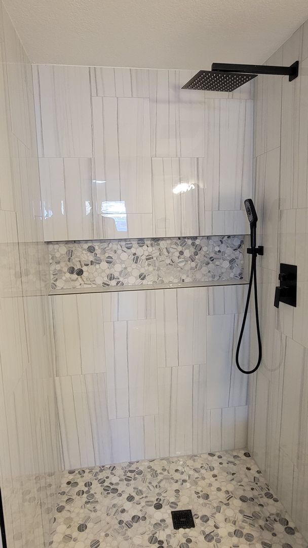 Building Photo - 4 Bedroom, 1.75 Bathroom - Freshly Updated! Available Now!