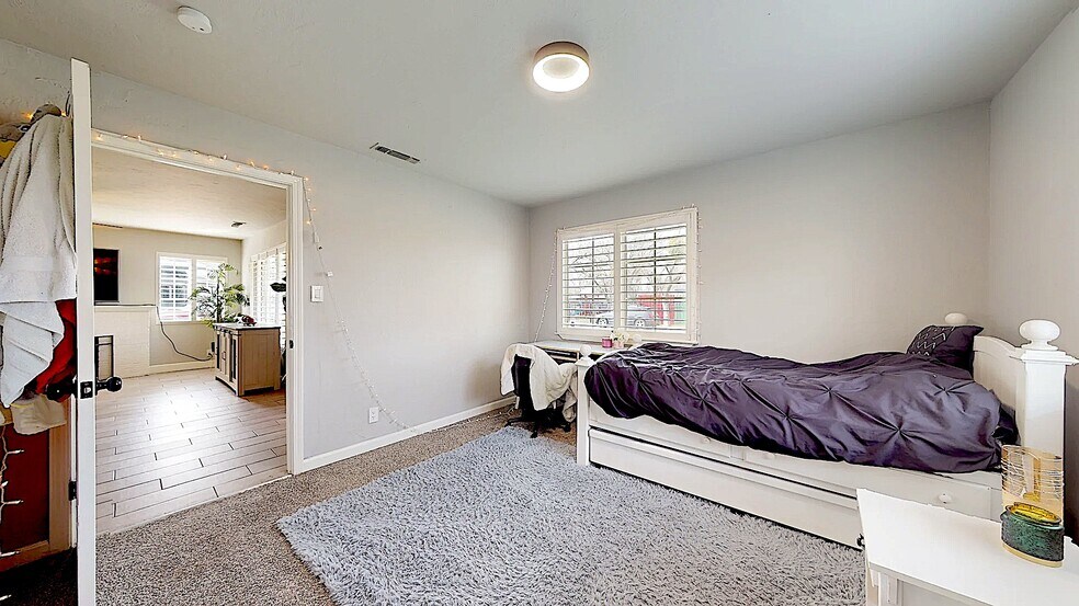 Building Photo - 204 N Santa Ana Ave