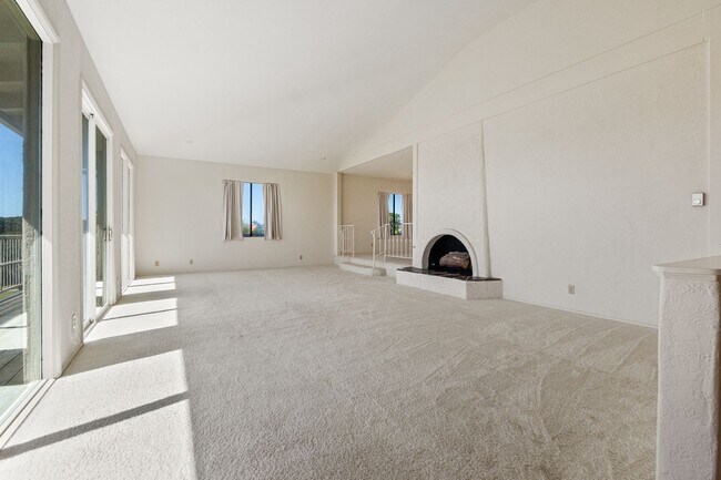 Building Photo - Ocean View Prime Location