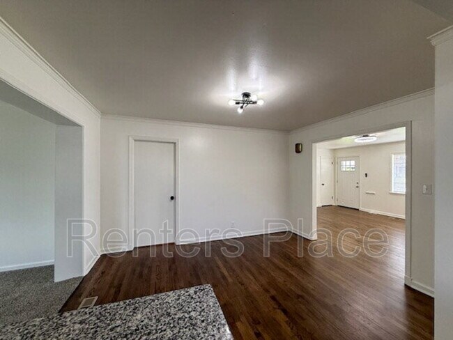 Building Photo - 2215 S Winston Ave