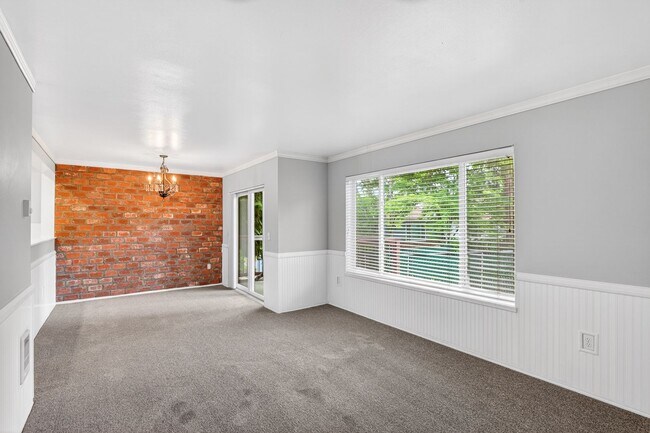 Building Photo - Great Location! 2 bedroom, 2.5 Bathroom Townhouse in Orchard Hills!!