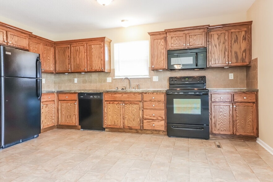 Building Photo - 702 Hibiscus Dr