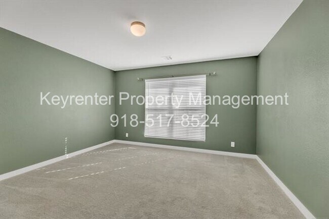 Building Photo - 7104 S Kalanchoe Ave