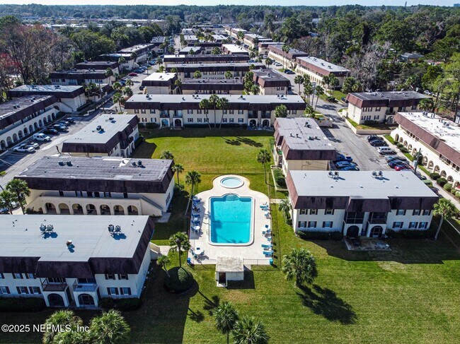 Building Photo - 1530 El Prado Rd