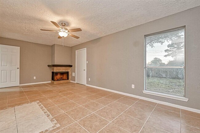 Building Photo - 9831 Orangevale Dr