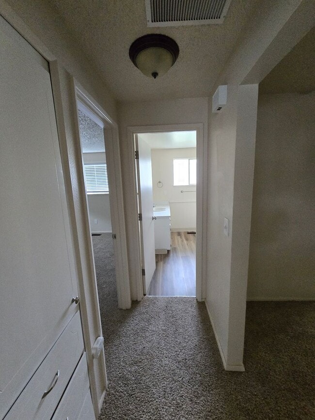 Building Photo - Kay Avenue Duplex