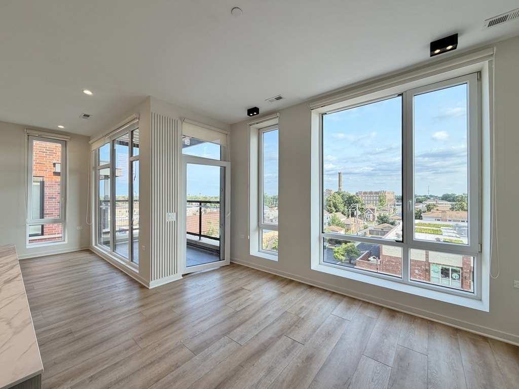 Building Photo - 3207 N Narragansett Ave
