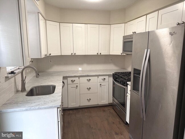 Building Photo - 313 Fountain Hall Ct