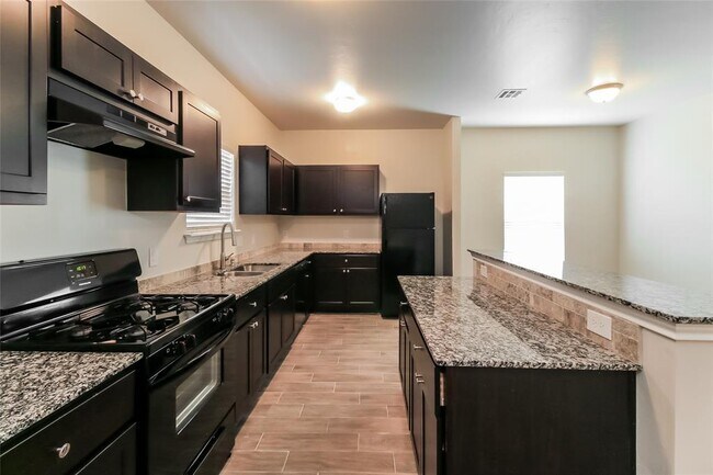 Building Photo - 909 N Donald Way