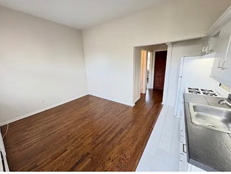 Living Room - 40 Franklin St