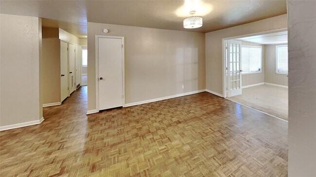 Building Photo - 2640 Manchester Dr