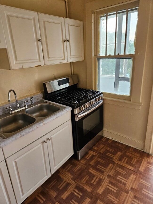 Building Photo - 54 Wildwood Ave