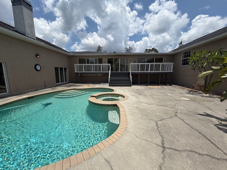 Building Photo - 7941 Sycamore Dr