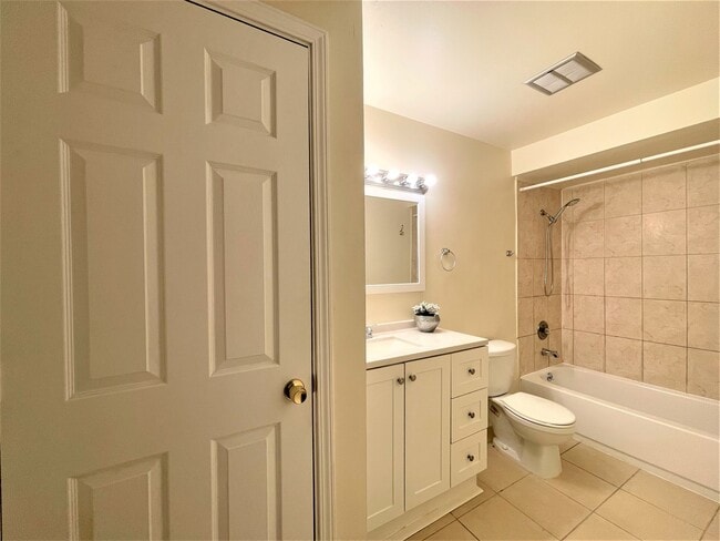 Building Photo - 8816 Briar Ct