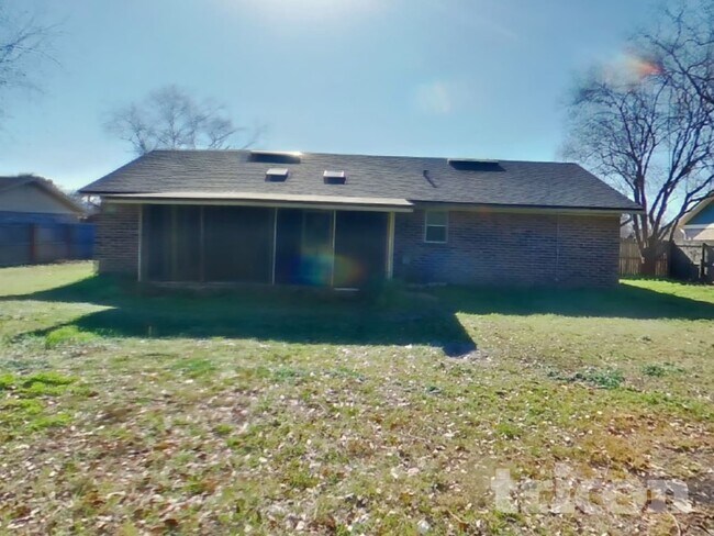 Building Photo - 2388 Kirkwall St