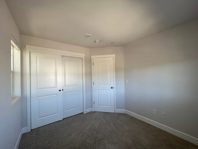 Building Photo - Beautiful 4 Bedroom 3.5 BA Home! Mother in Law Suite, Attached Garage & Top floor Bonus Room!