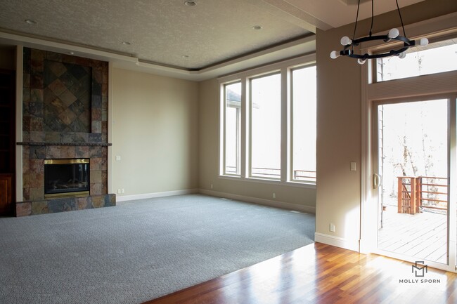 Building Photo - 20375 NE Lakeside Dr