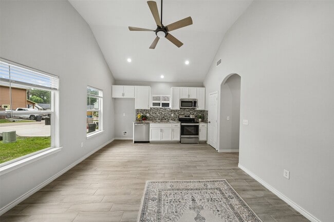Building Photo - 396 Westchase St