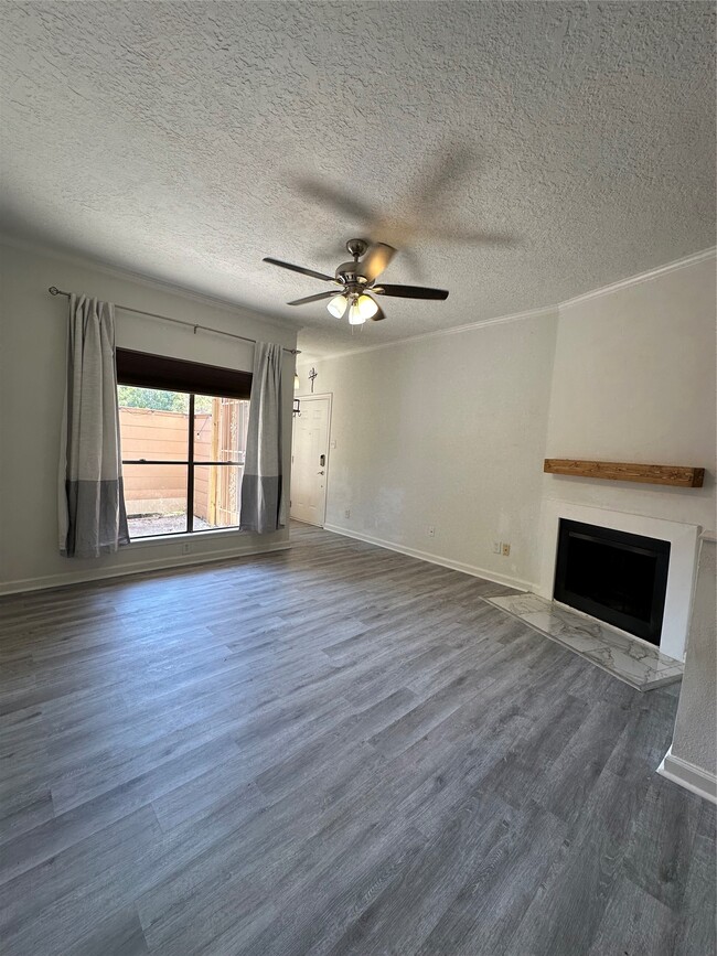 Building Photo - 2125 Augusta Dr