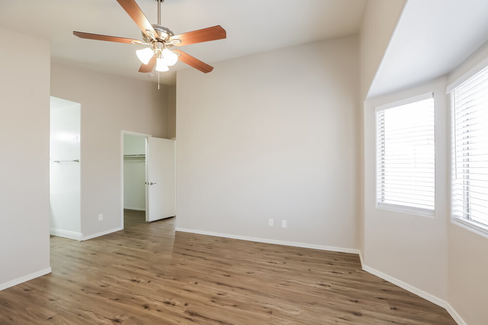 Building Photo - 5802 S 54th Ln