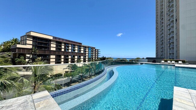 Building Photo - 2 BED/2 BATH FURNISHED UNIT AT HIGHLY DESI...
