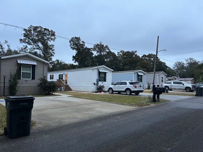 656 B White Mobile Home 3/2 LikeNEW - 656 Warner Ave