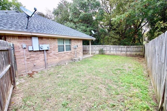 Building Photo - 956 E 3rd St