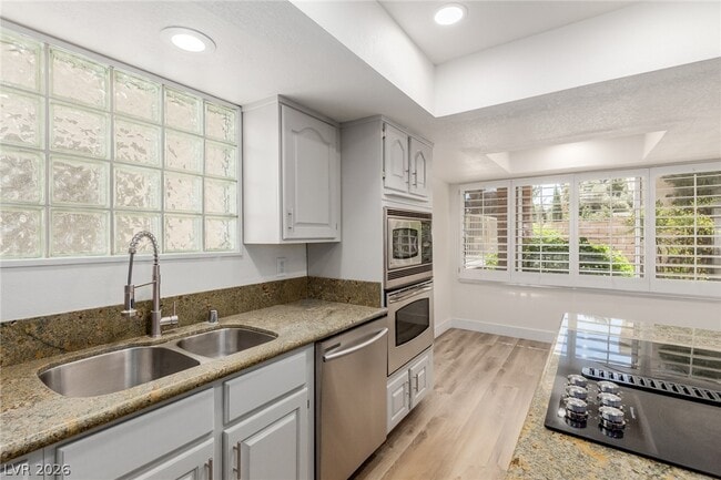 Building Photo - 861 Vegas Valley Dr