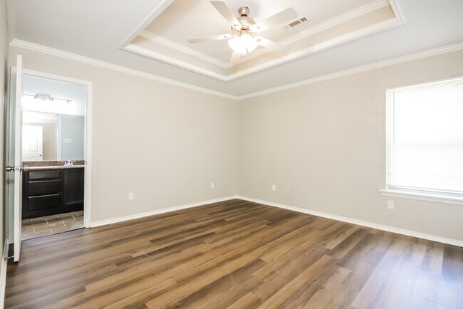 Building Photo - 5725 Trammel Estates Dr